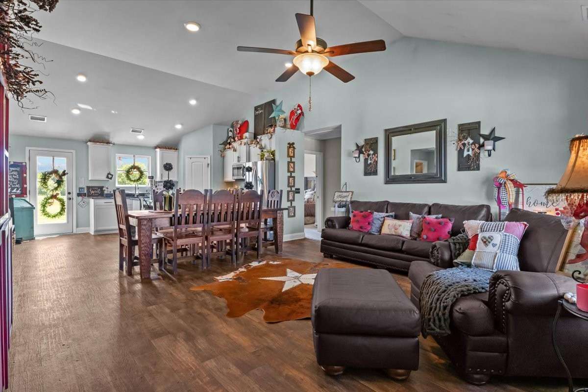 Spacious Open Living - Room for all your guests!