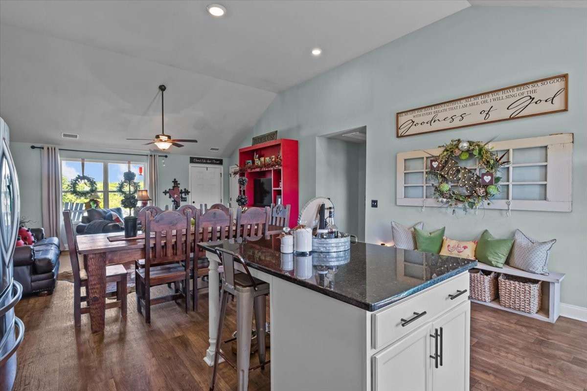 Eat At Kitchen Island - Granite Countertops