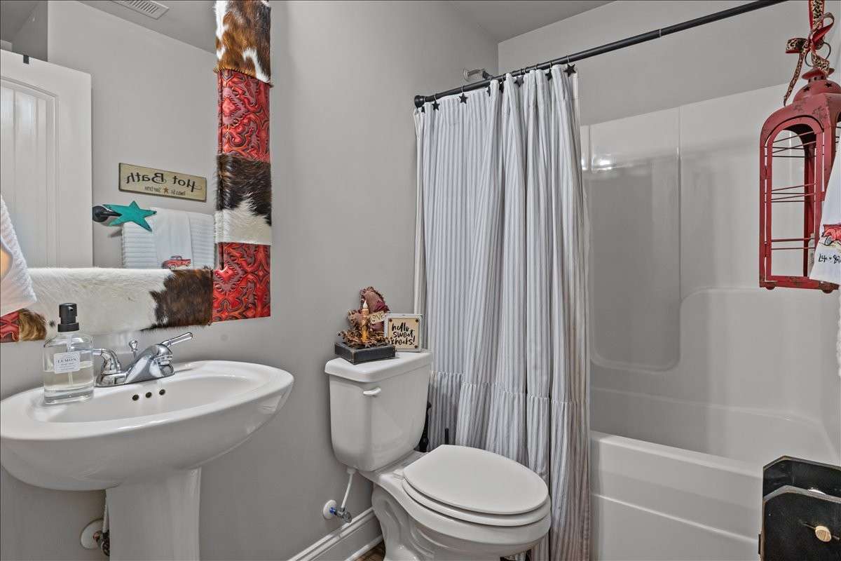 Hall Bath is perfect for shared bedrooms!