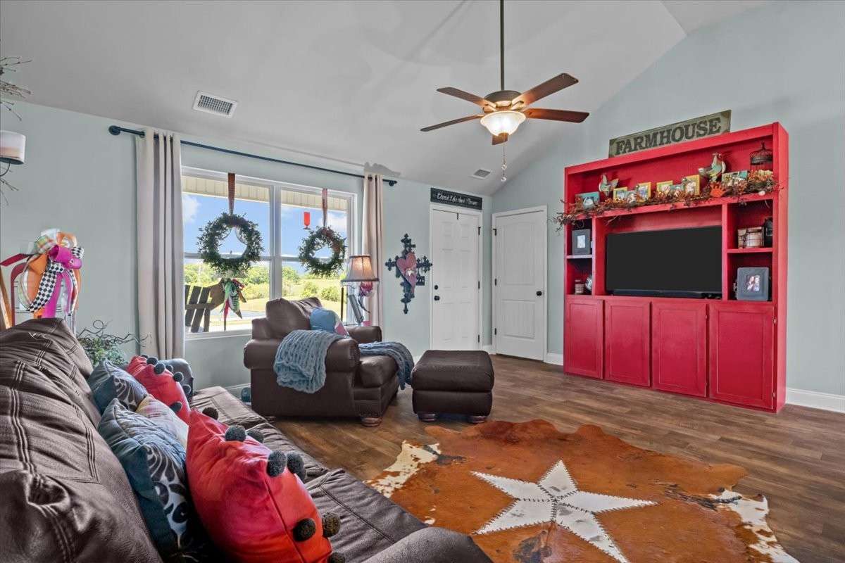 Vaulted Ceilings in the main living