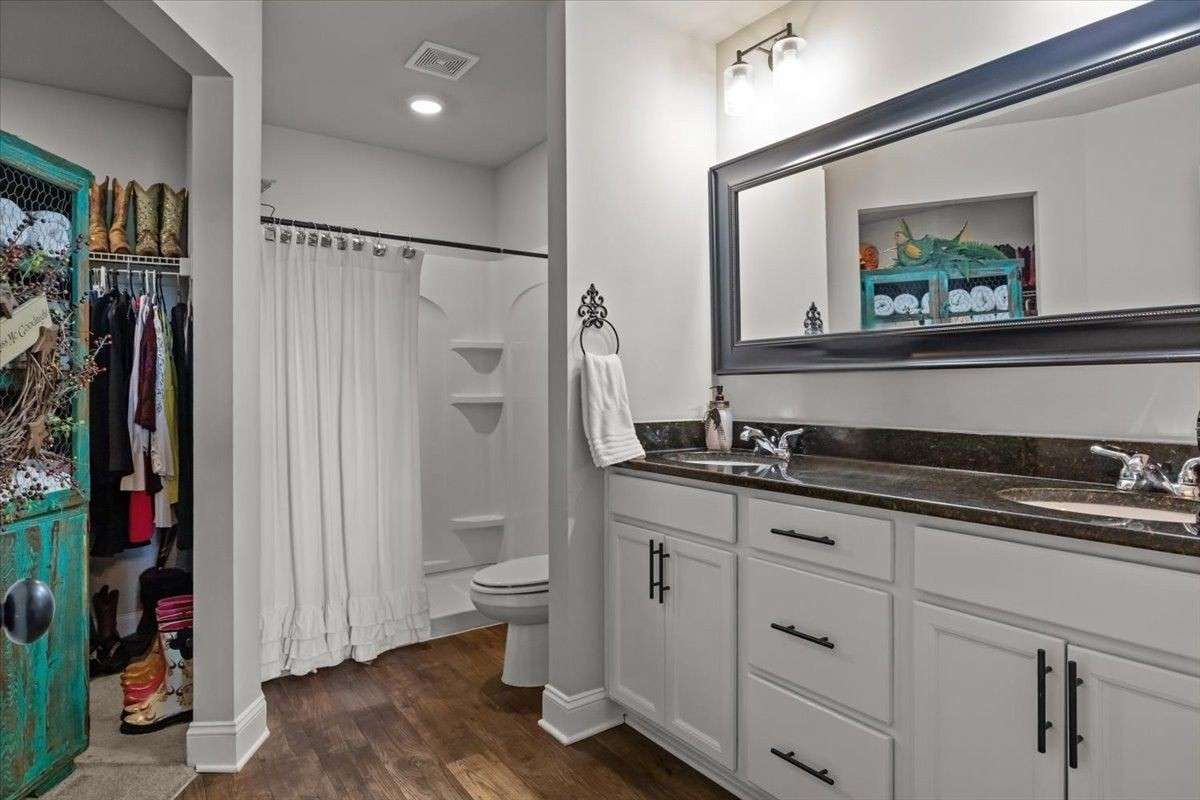 Huge Walk in Closet in your Primary En Suite