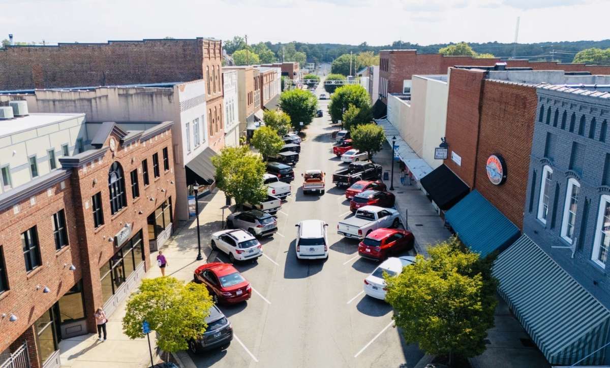Close to Thriving Downtown Dickson!