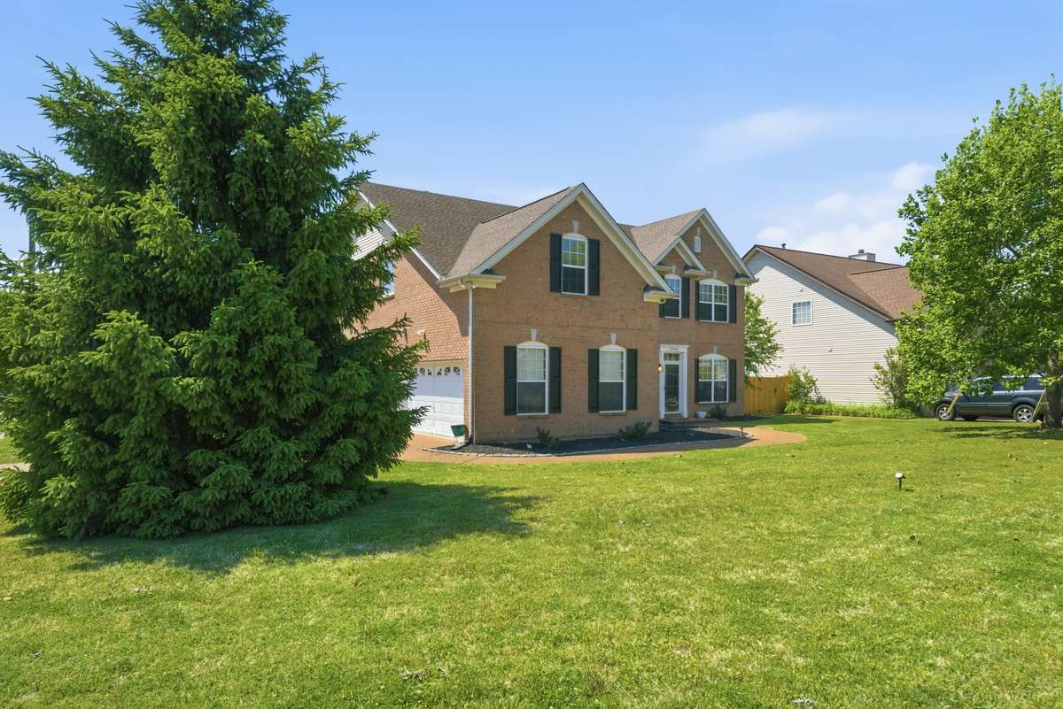 Beautiful corner lot. . . walk to Willoughby Station amenity area and lots of open space!