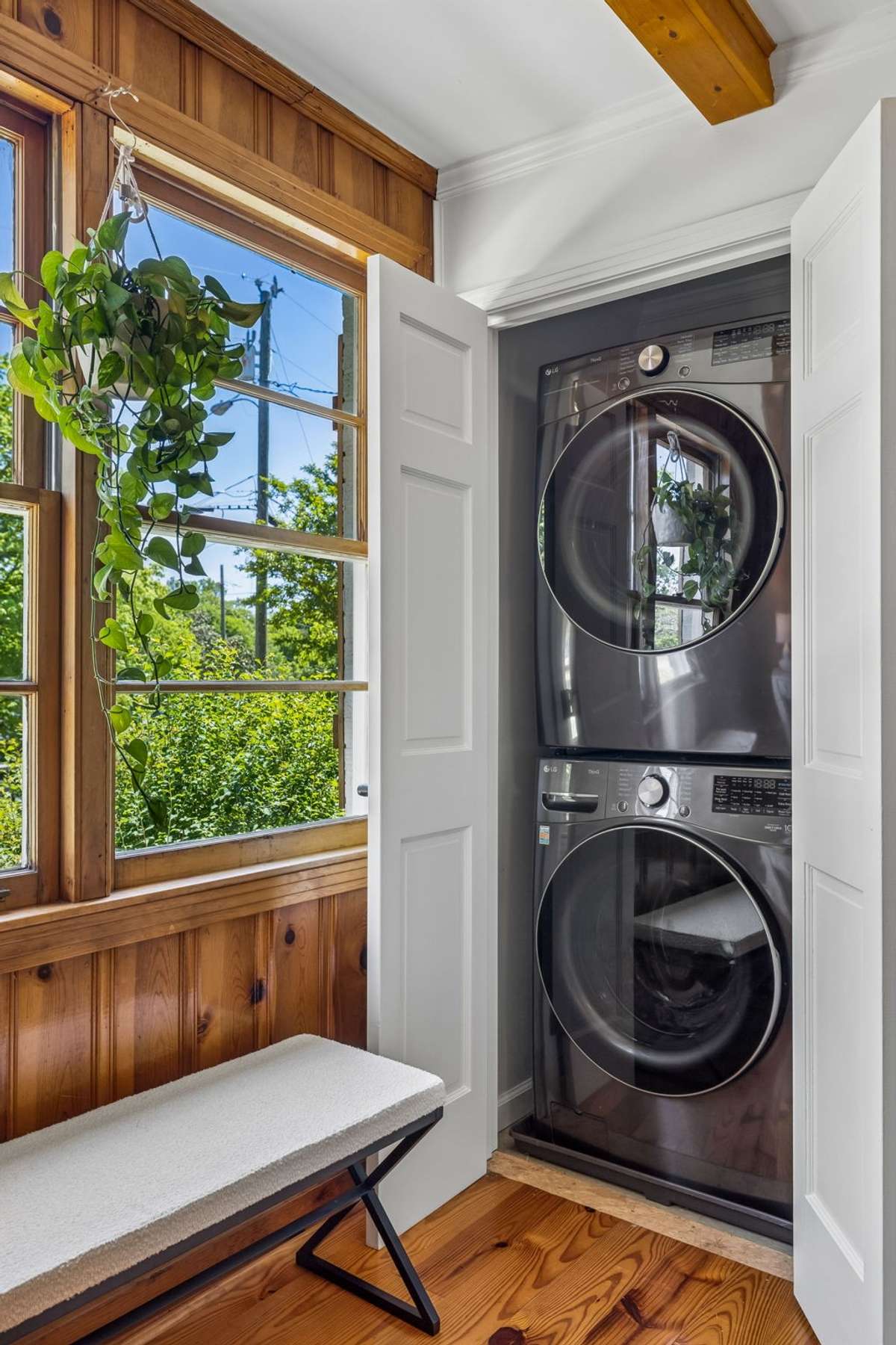 Stackable LG washer and dryer convey.