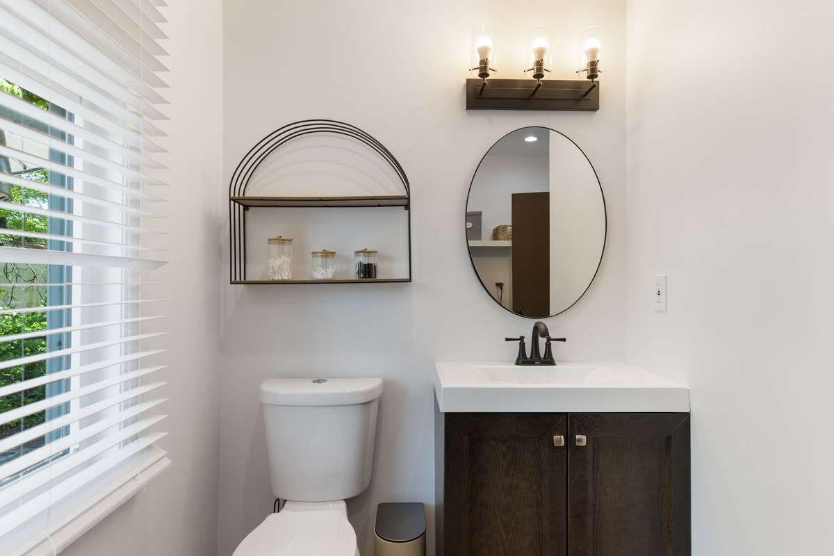 Primary en suite bathroom.