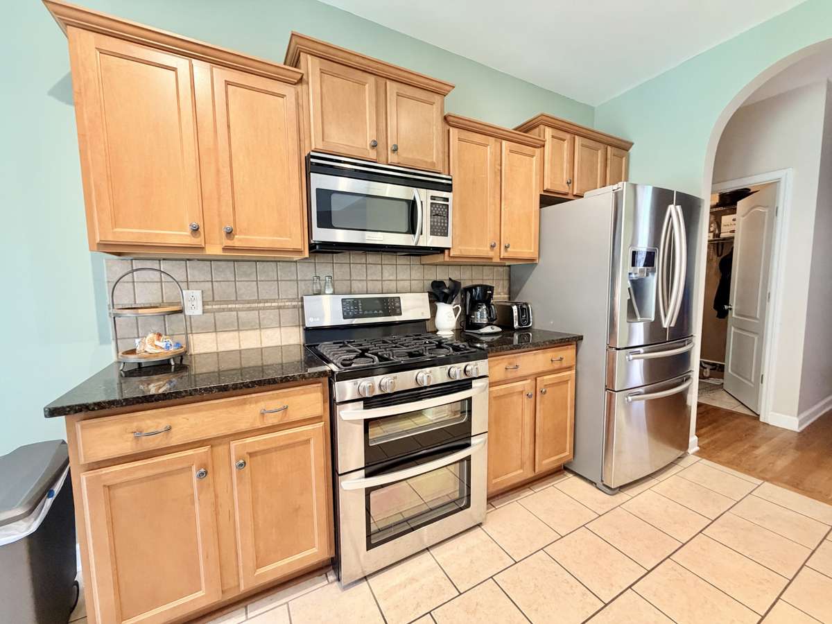 Gas stove with a double ovens!