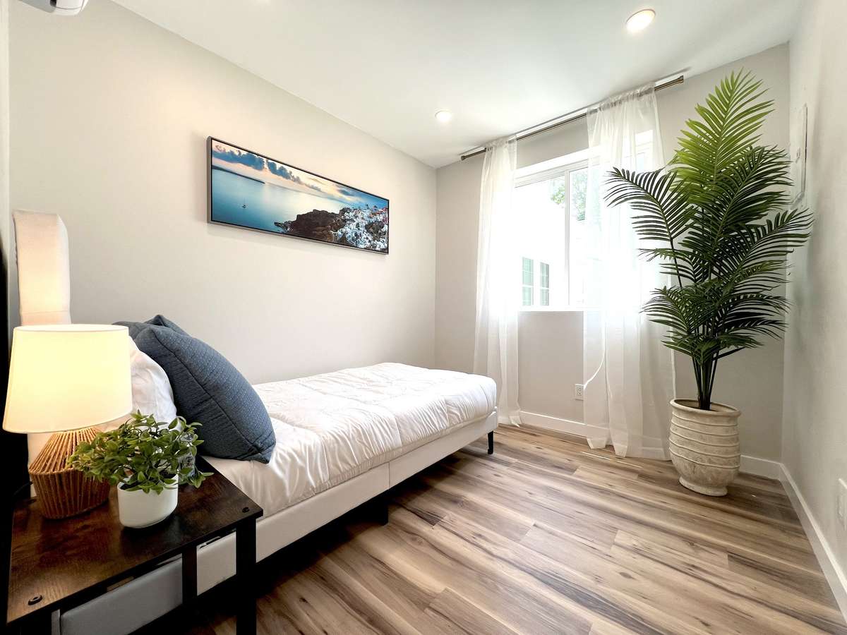 Rear cottage bedroom 2