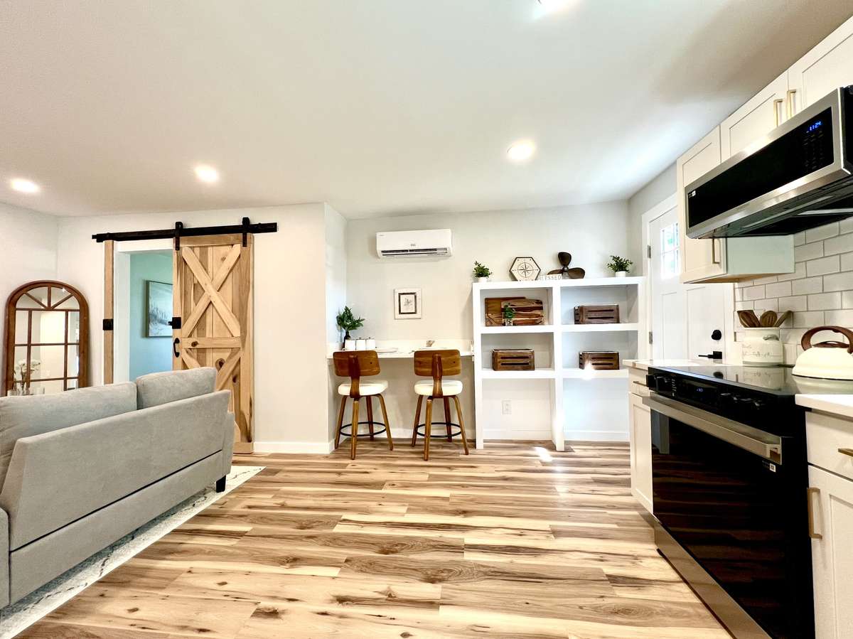 Reaer cottage kitchen