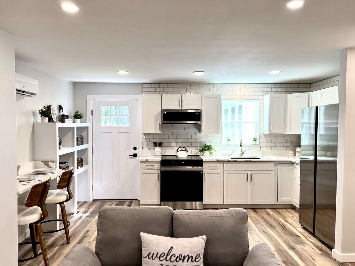 Rear cottage living and kitchen space