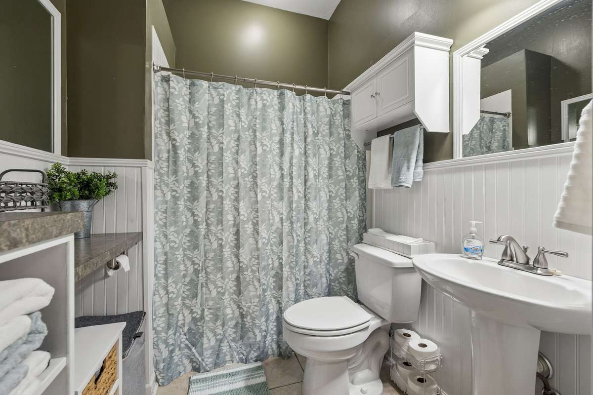 Full bath in basement.