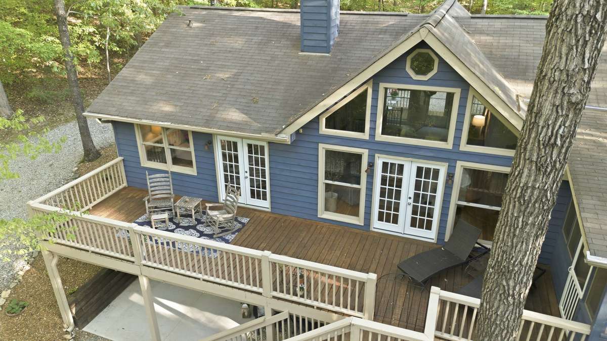 Rear View- Drone. Check out that sundeck!!!