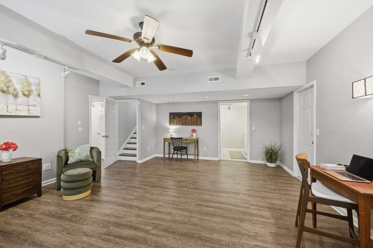 nstairs Den/Teenage Hangout has it's own private entry!