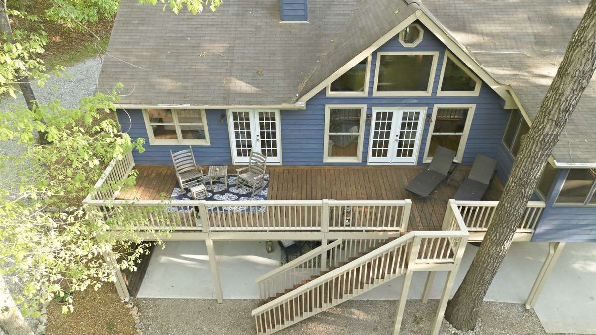 Rear View- Drone. Check out that sundeck!!!
