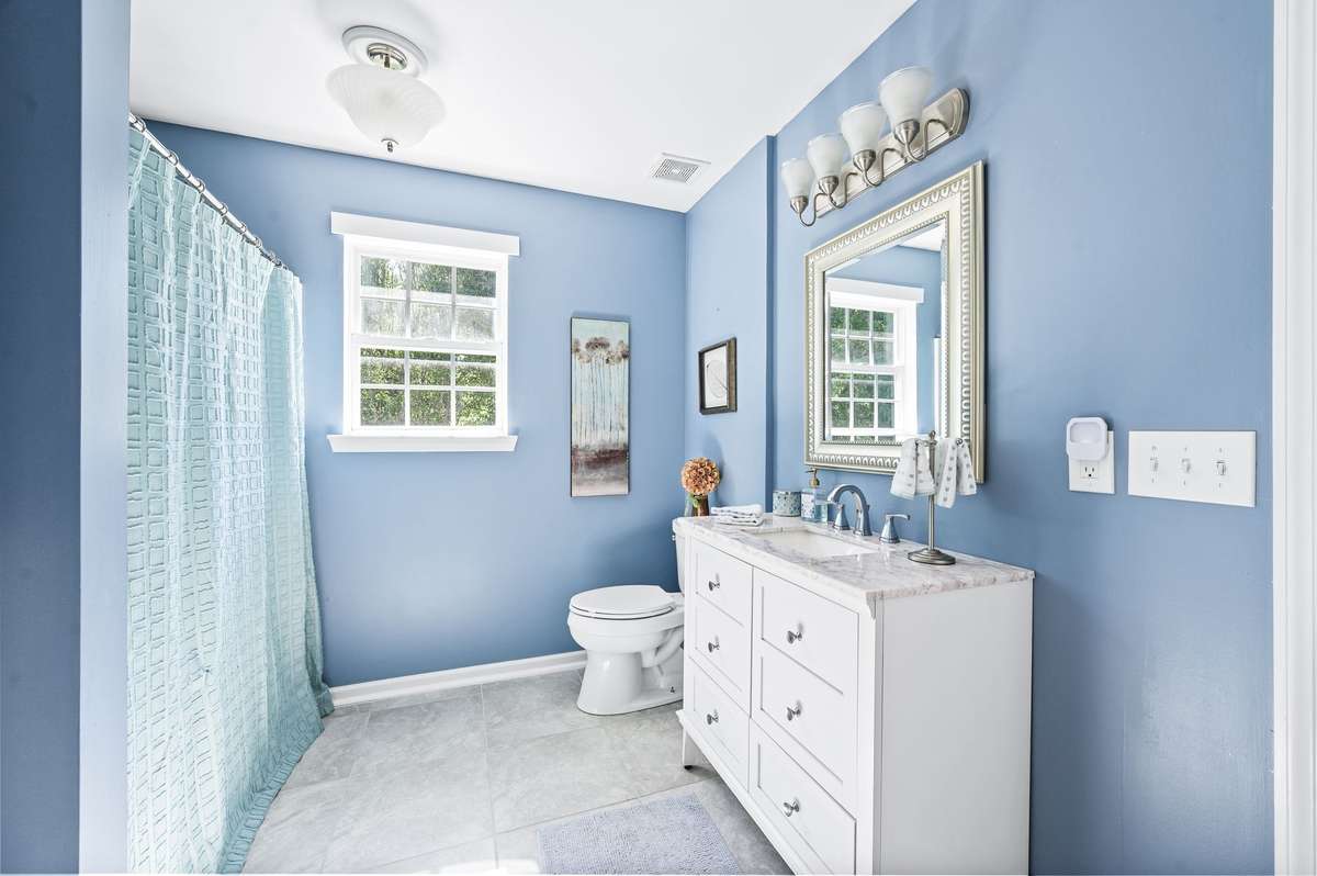 upstairs full bath