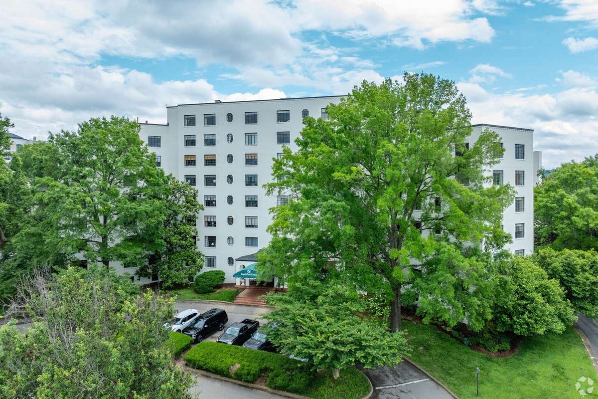 Situated between Green Hills and Belle Meade, this location can’t be beat.