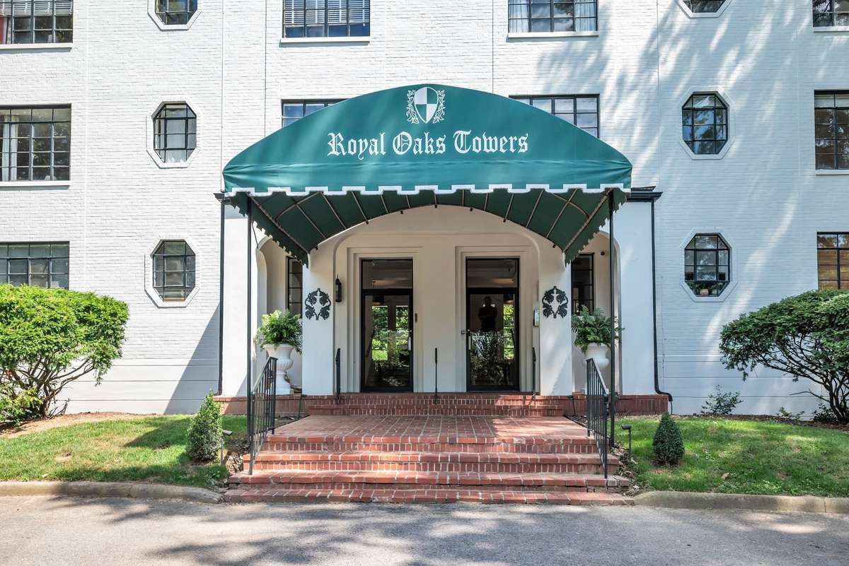 Walking out of the front doors of the building you are minutes to the Richland Creek Greenway, restaurants, shopping and so many things walkable.