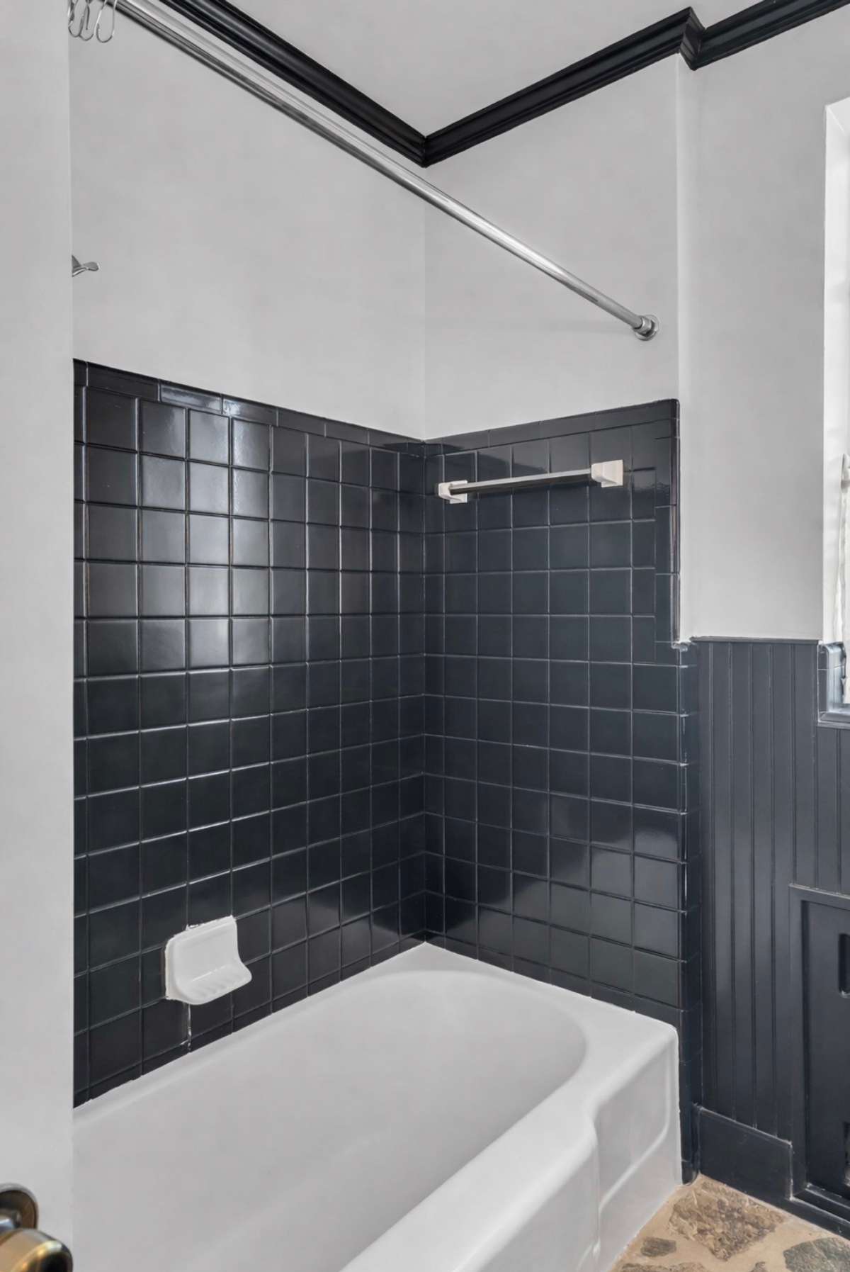Great crisp, clean lines in this black and white bath.