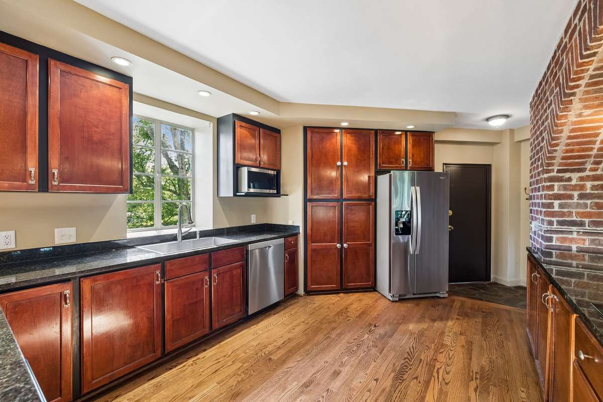 A kitchen this large is so hard to find in any condo...old or new...and WOW!  Look at this space and storage.