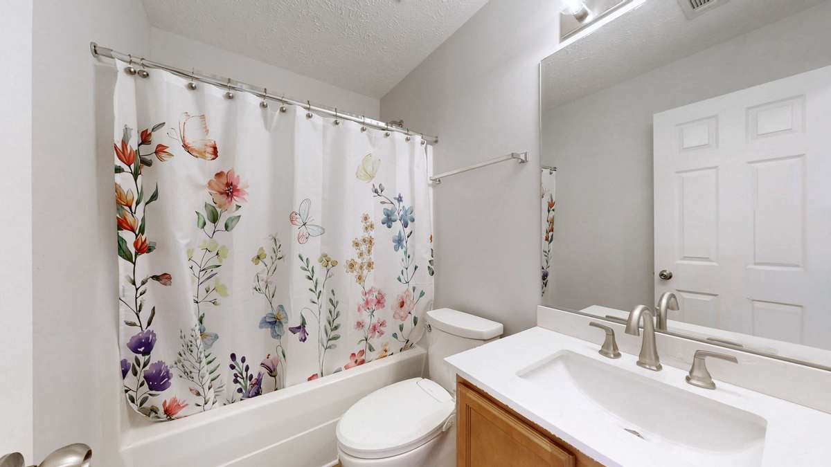 Full Bathroom 2