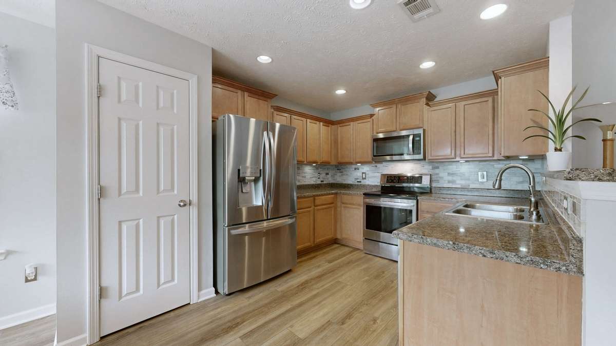 So much counter space!