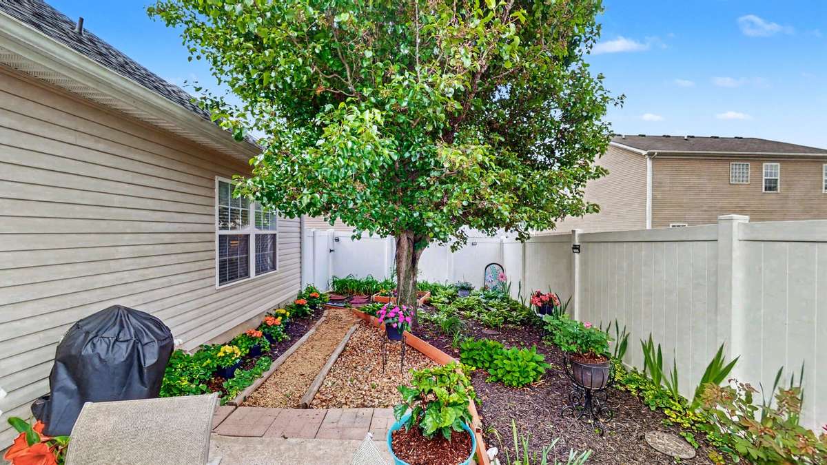 Fenced in yard!