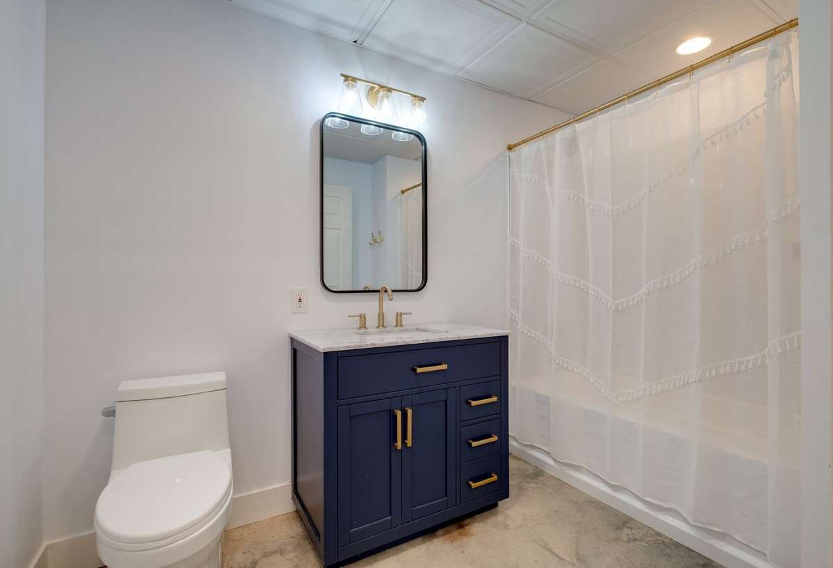 Full Bathroom in Basement too!!!