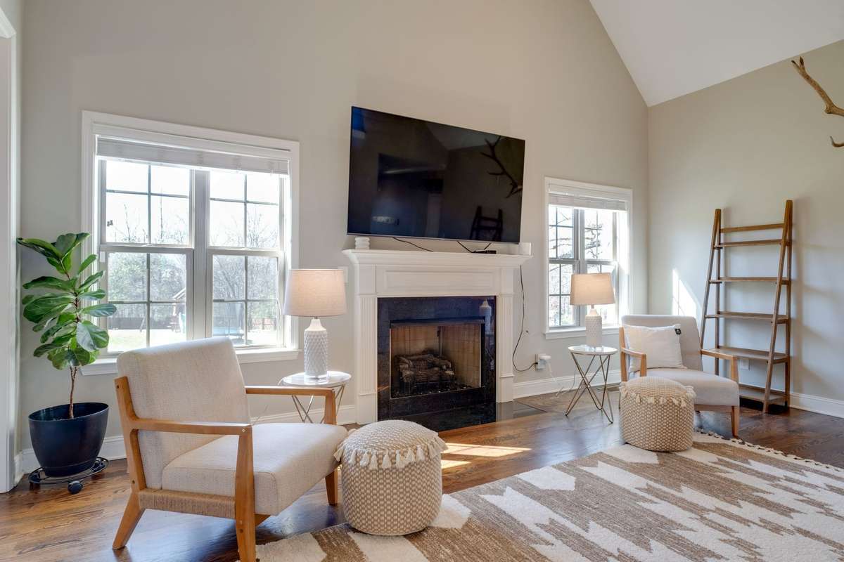 Gas Fireplace w/ Diamond Glass