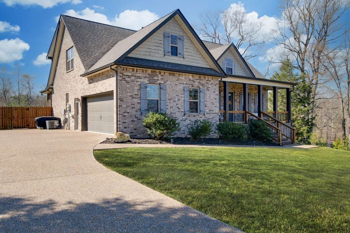 Definitely a Forever Home!!!
Note: Green Grass Edits on Exterior Photos