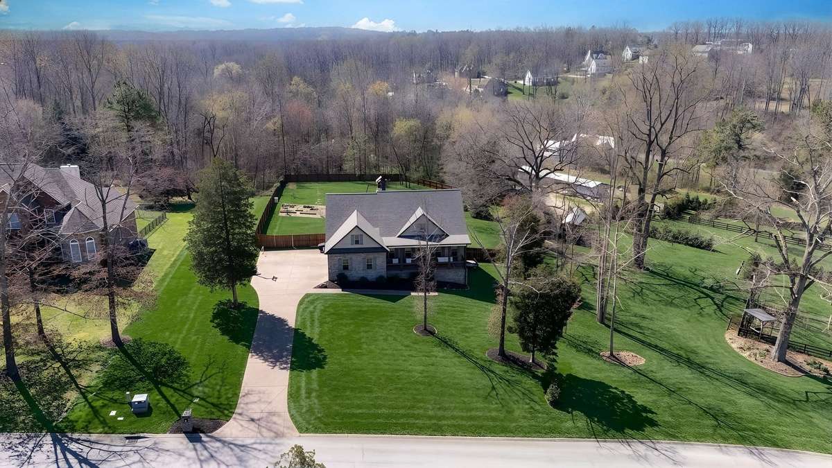 Definitely a Forever Home!!!
Note: Green Grass Edits on Exterior Photos
