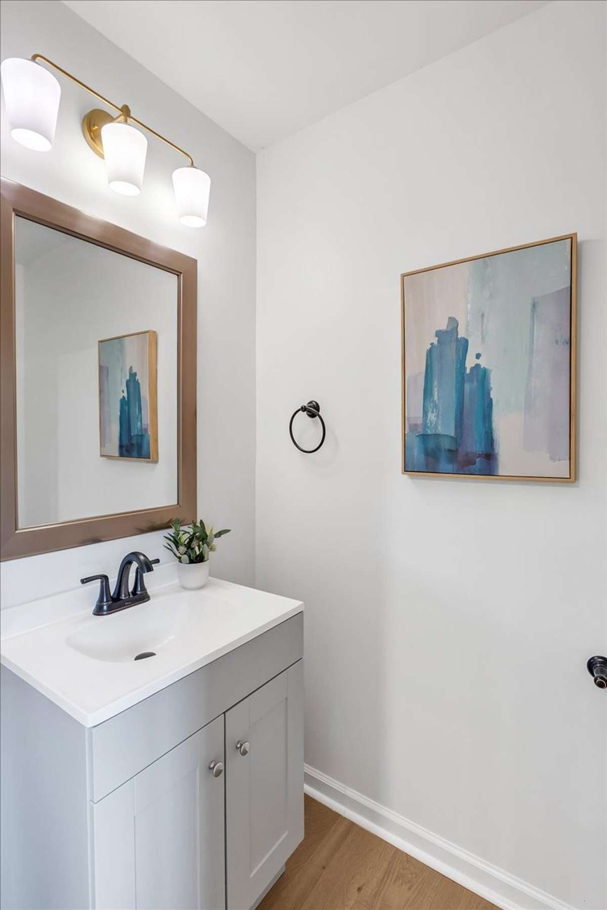 1/2 bath off of great room