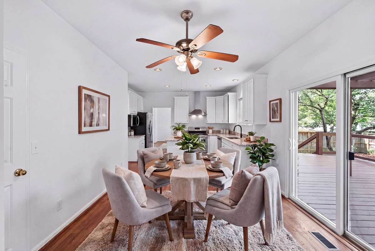 Breakfast area  (Virtually staged)