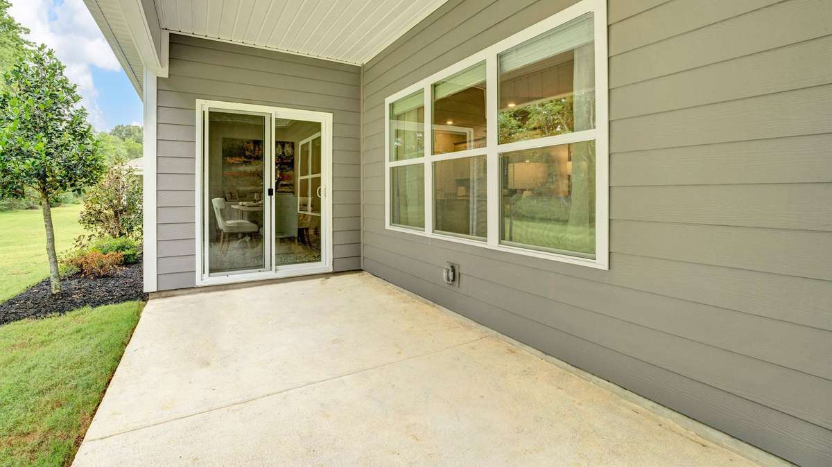 These pictures are of another Denham plan built in another area, not all features or finishes are the same.  Please call for the details for the finishes inside this new home.