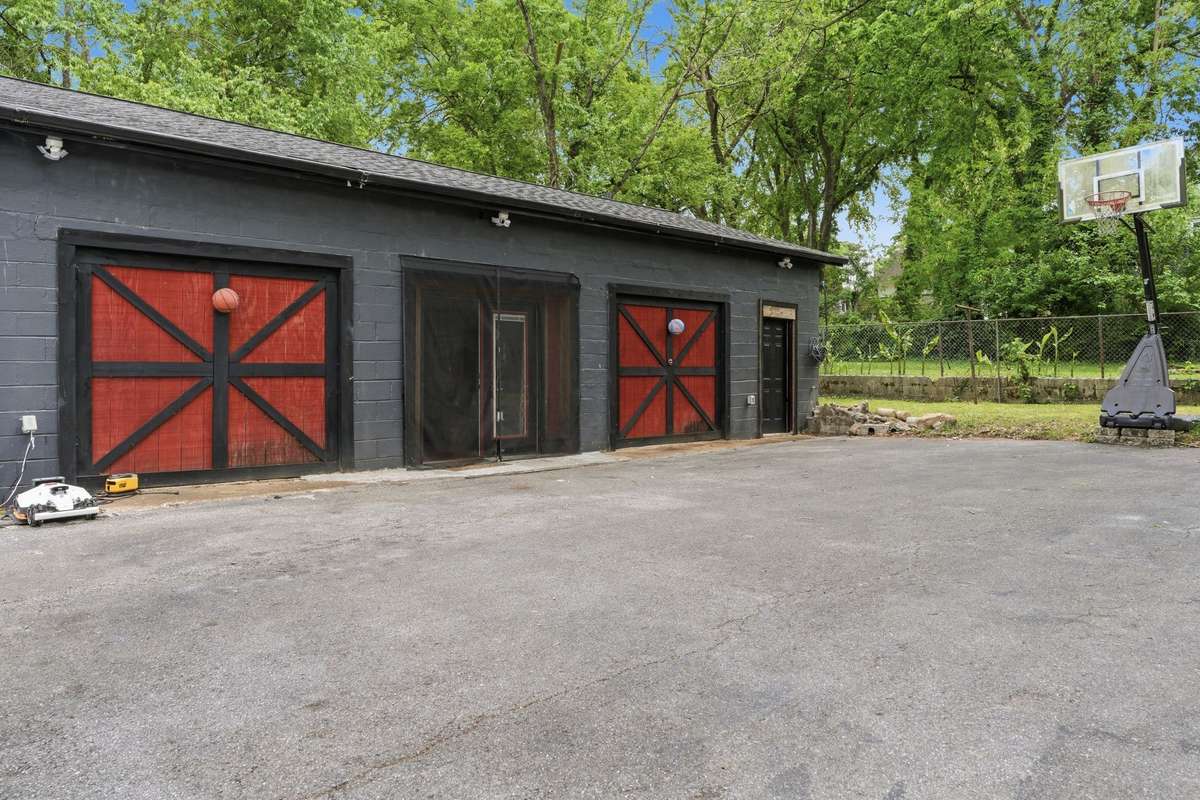 Large and amazing heated and cooled detached studio