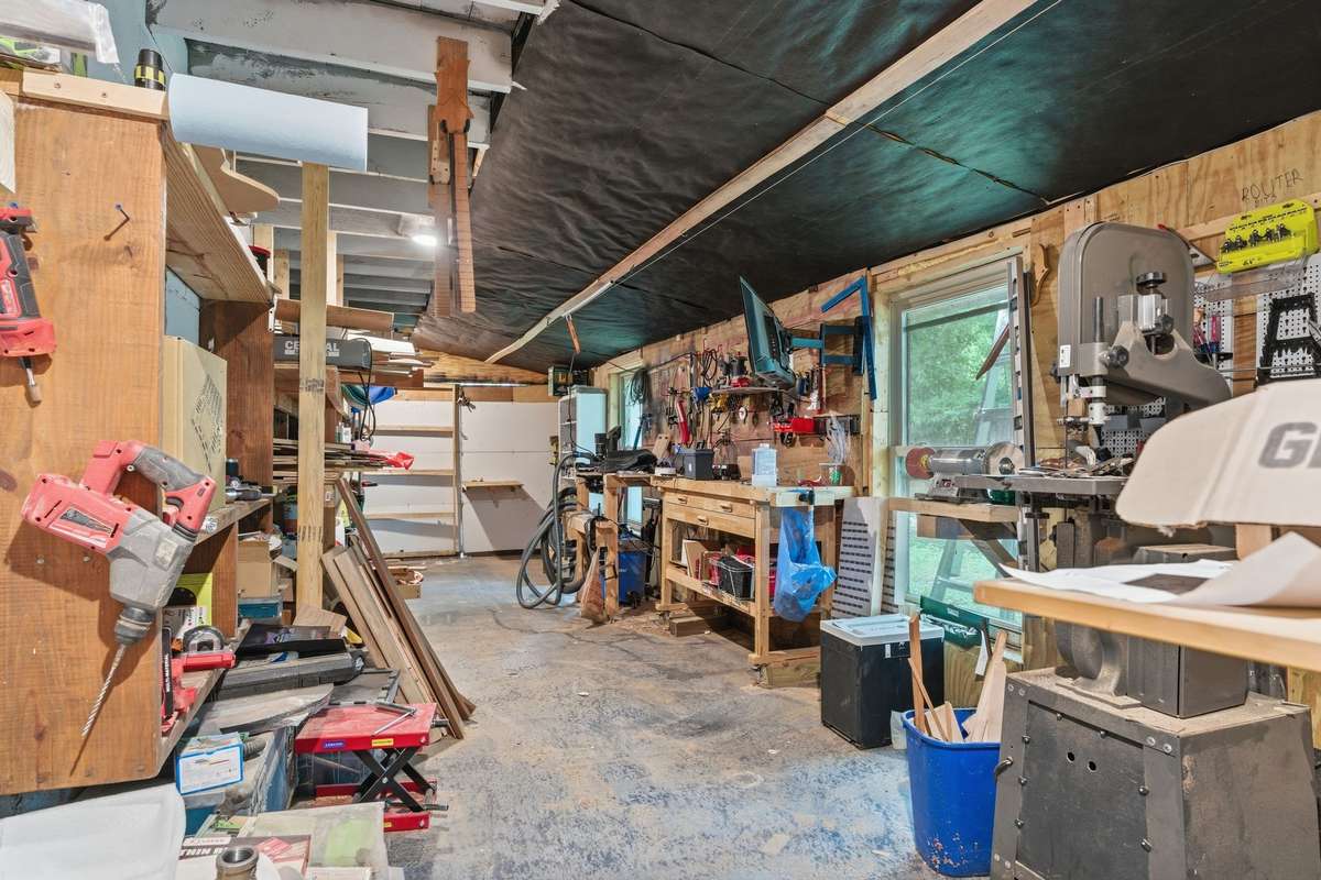 A wood shop is attached to the detached studio. None of the equipment stays FYI.