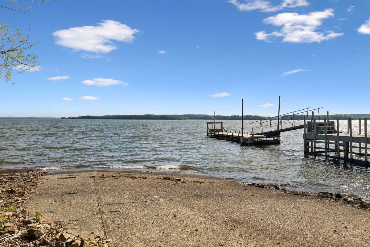 Community Dock just 200 Yards away