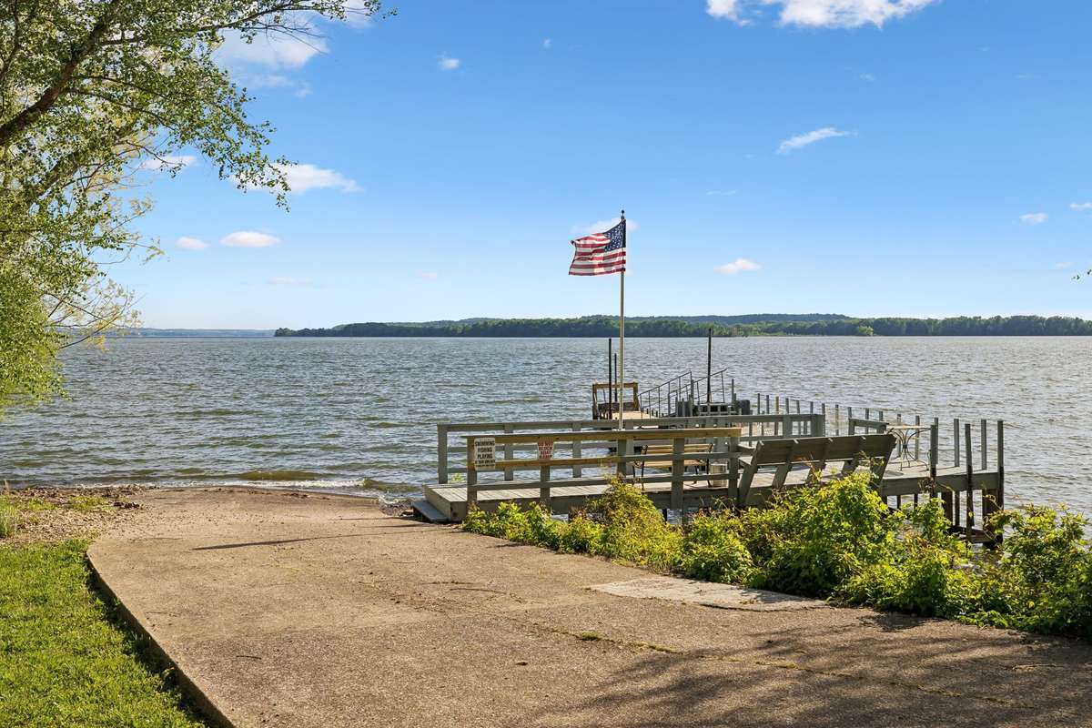 Community Dock just 200 Yards away