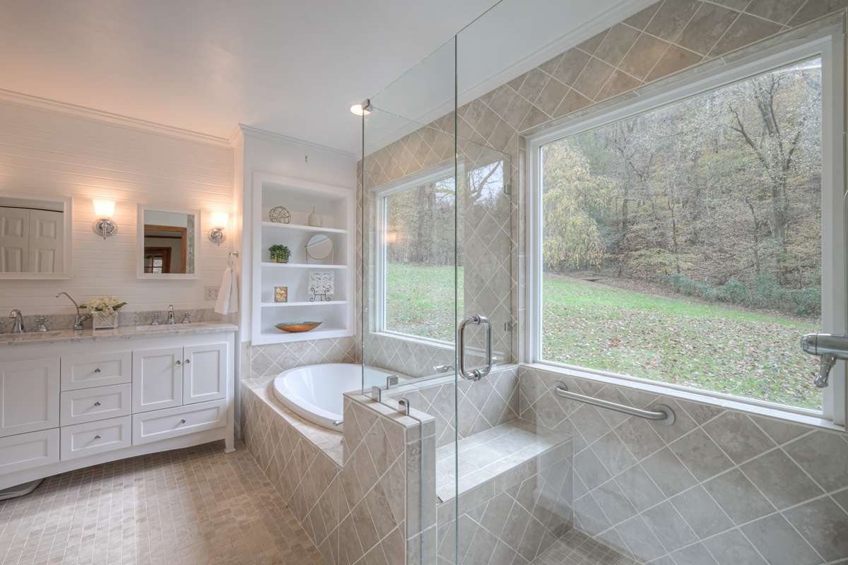 Renovated main level en suite
