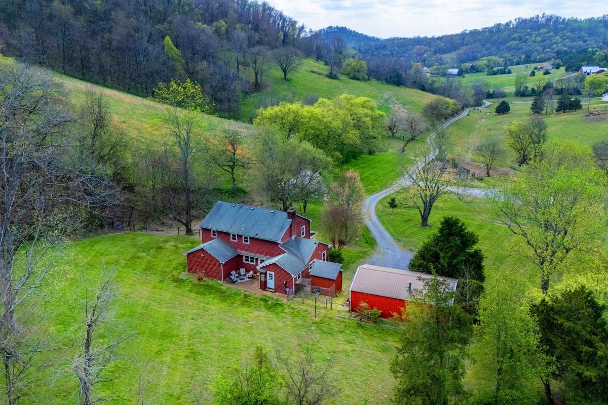Quintessential rolling hills of Tennessee!
