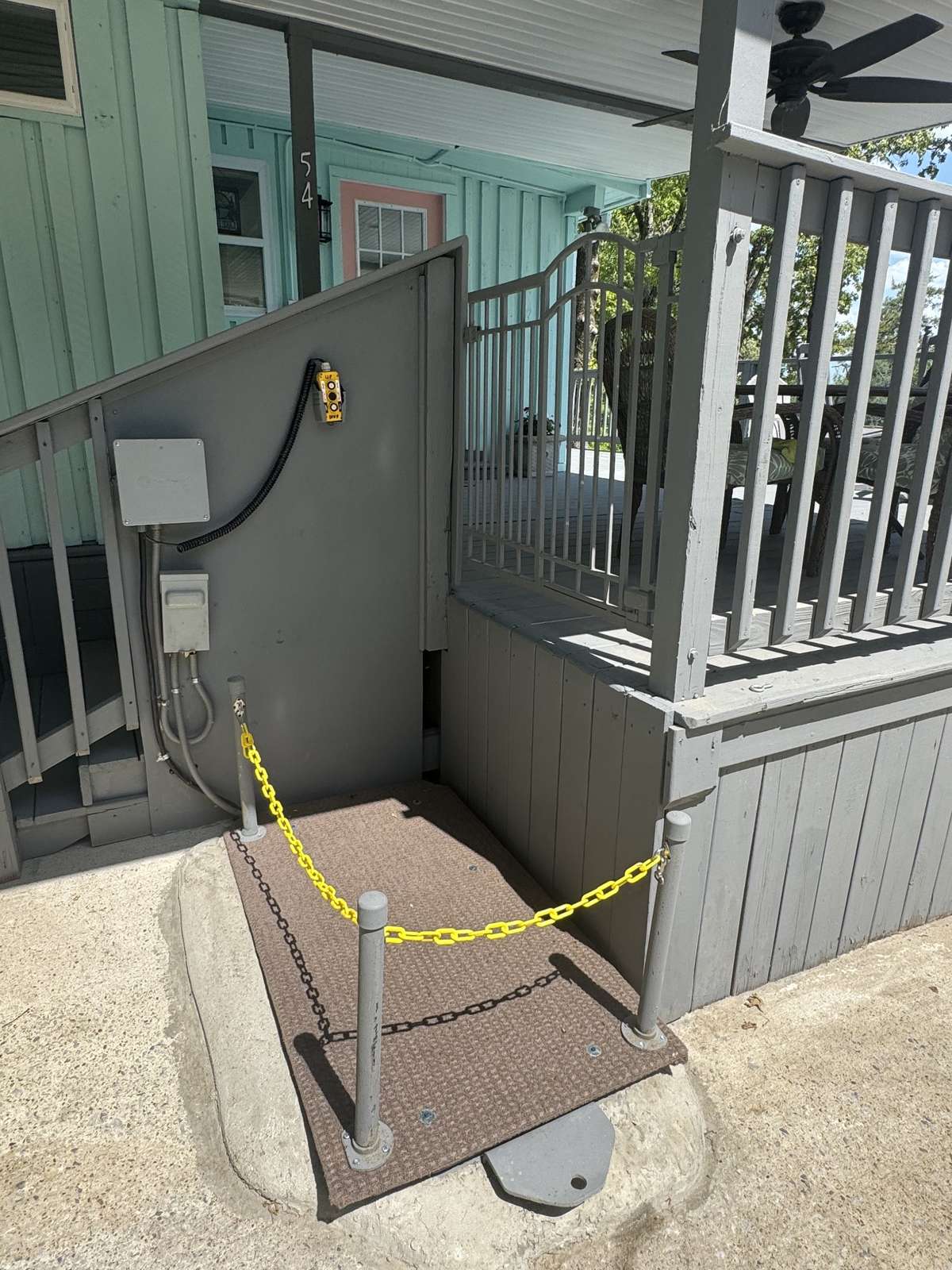 Seller added this elevator if someone has issues going up 3-4 steps to deck or carrying furniture etc in.