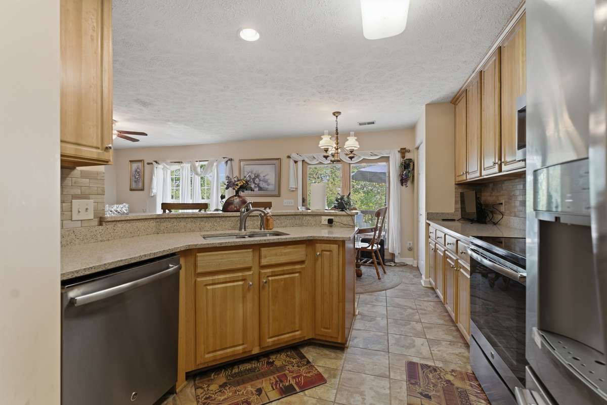 Dishwasher, Microwave, Stove and Disposal round out the kitchen