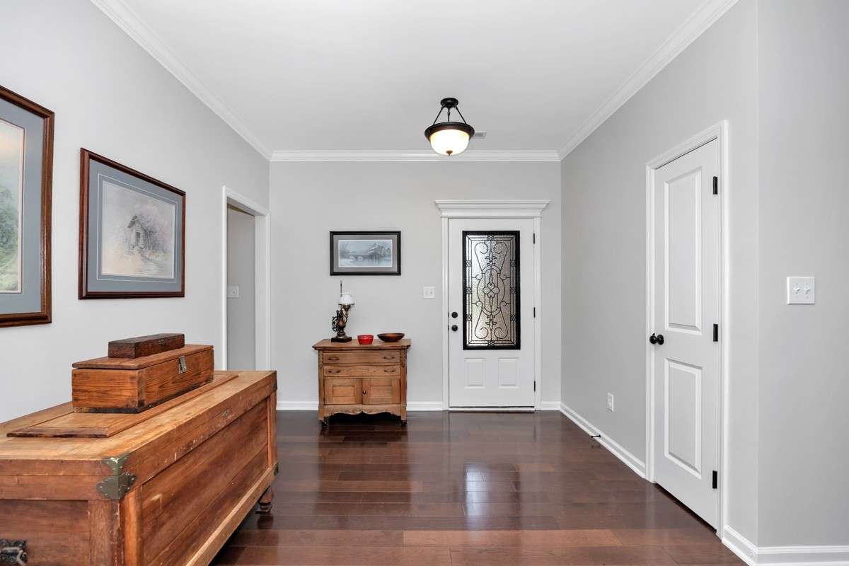 Foyer wood flooring, crown molding