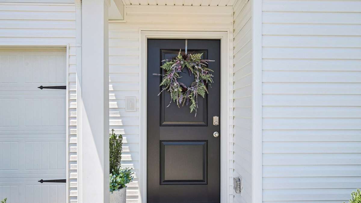 Photos of previously completed home of same floor plan.  Features may vary.