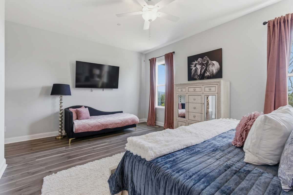 Spacious layout with room to truly unwind, paired with great natural light from the windows.