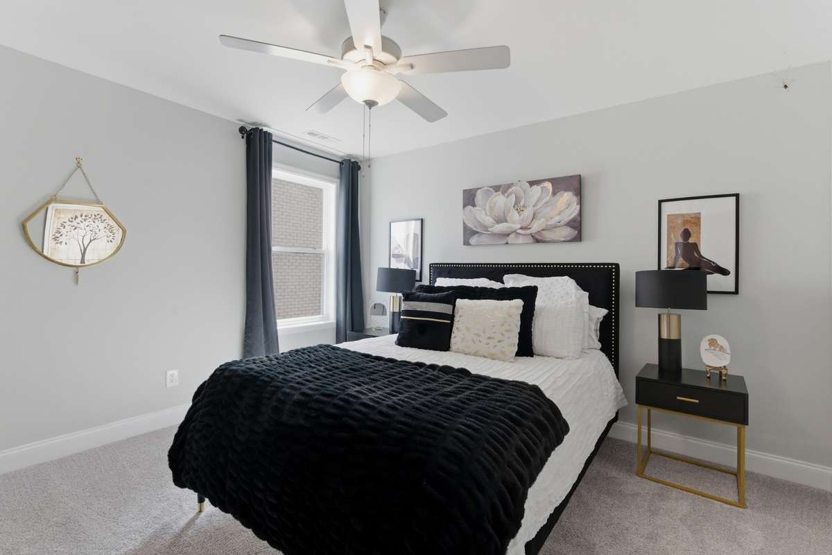 Bright secondary bedroom with great natural light and a comfortable, functional layout.