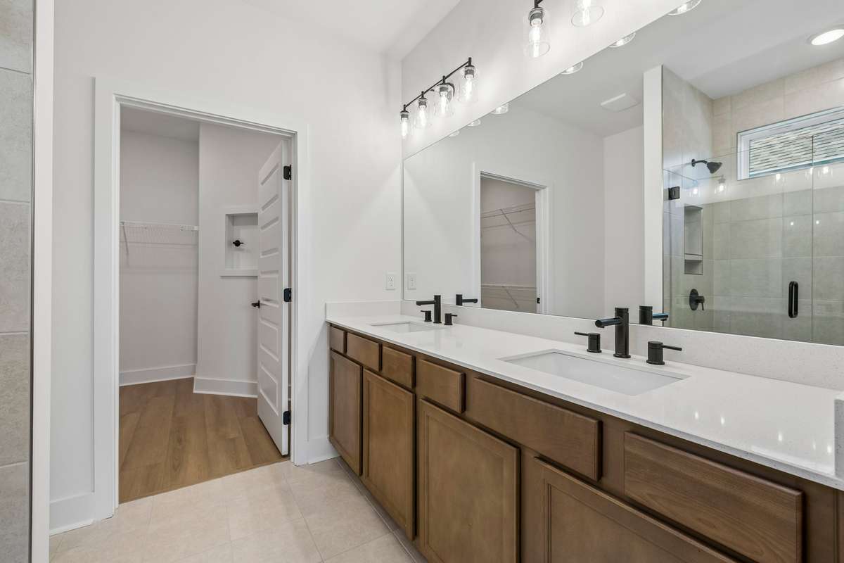 Owner's Bathroom & Walk-in Closet