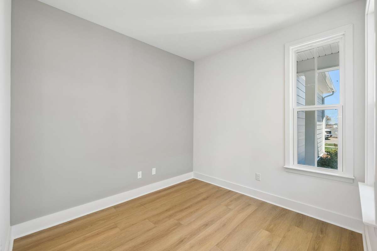 Flex Room: Office? Hobby Room? Library?