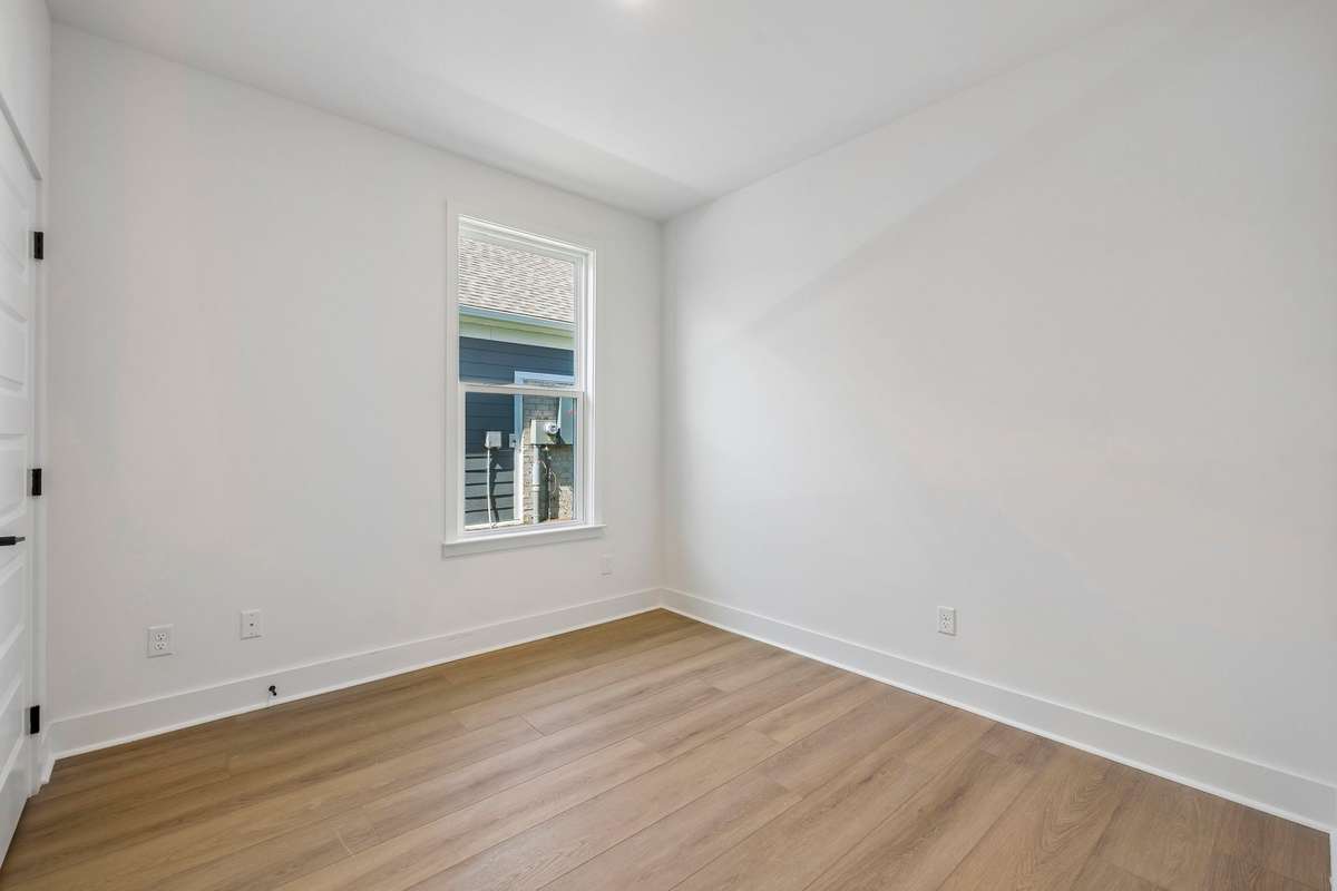 Guest Bedroom (no carpet)