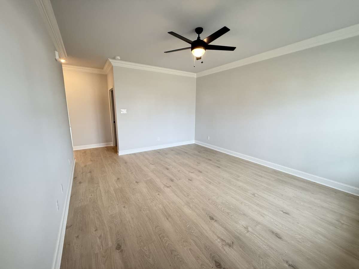 Photos shown are of a completed home of the same floorplan and are for reference purposes only. Options and colors may vary.