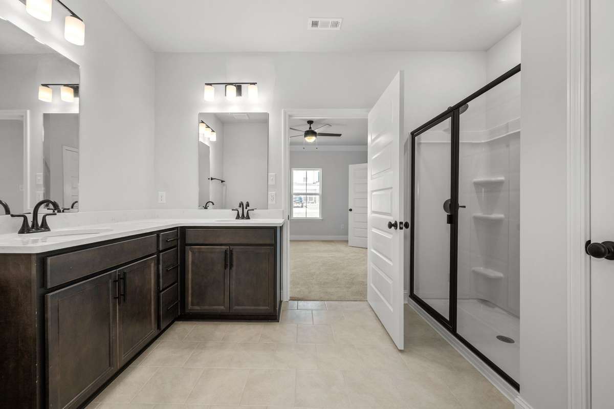 Photos shown are of a completed home of the same floorplan and are for reference purposes only. Options and colors may vary.