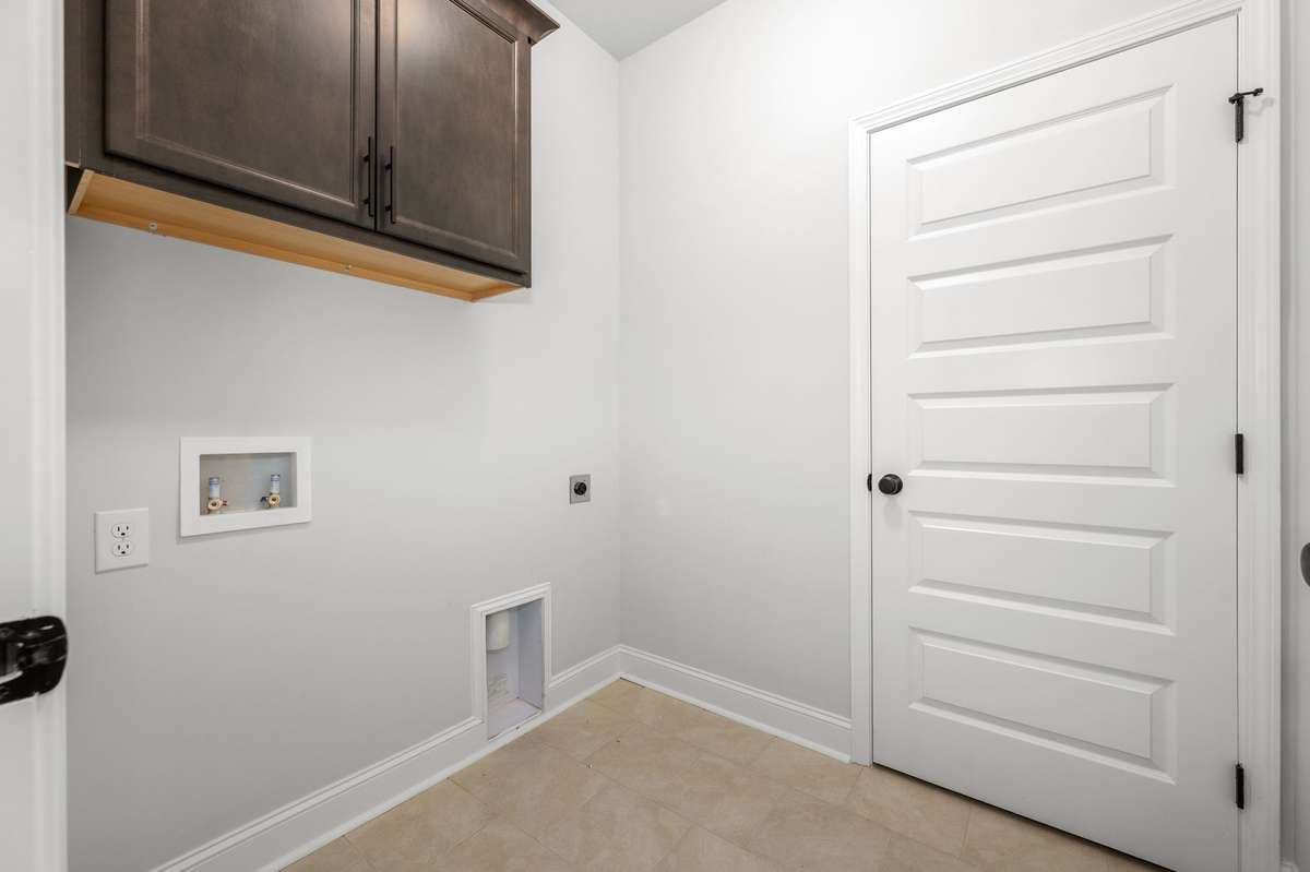 Photos shown are of a completed home of the same floorplan and are for reference purposes only. Options and colors may vary.